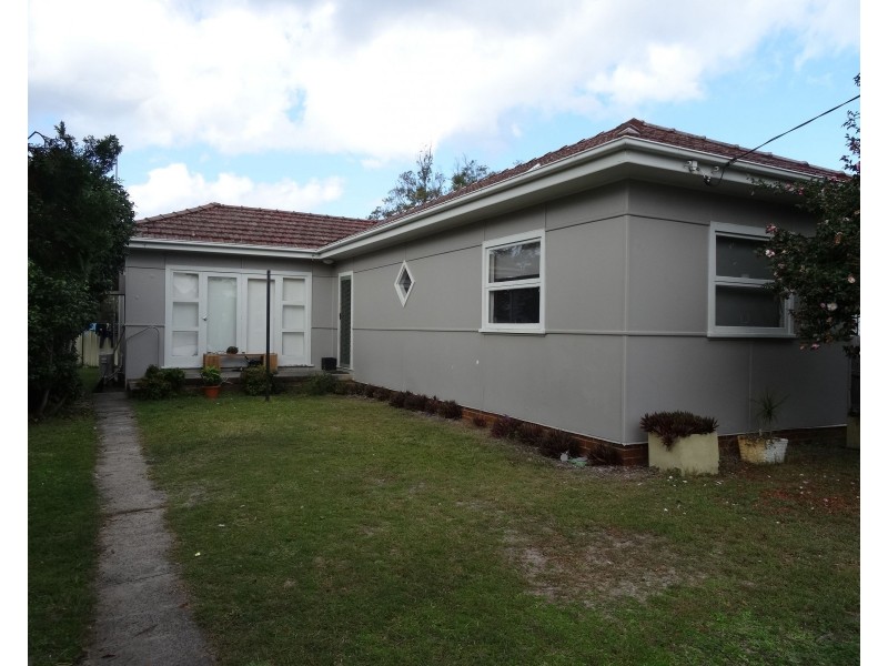 2 Welcome Street, Woy Woy NSW 2256