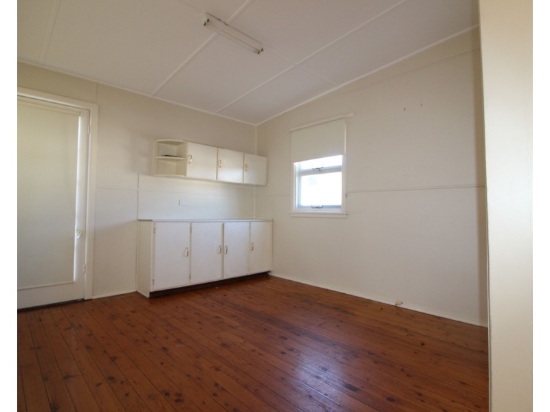 2 Welcome Street, Woy Woy NSW 2256