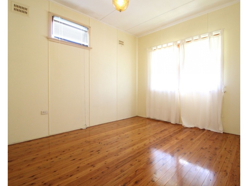 52 Dunalban Avenue, Woy Woy NSW 2256