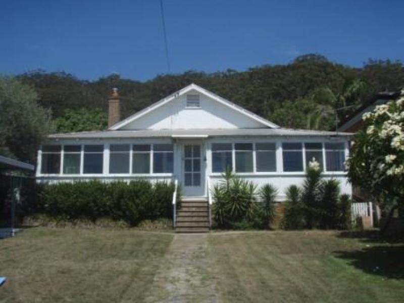 8 Cedar Crescent, Blackwall NSW 2256