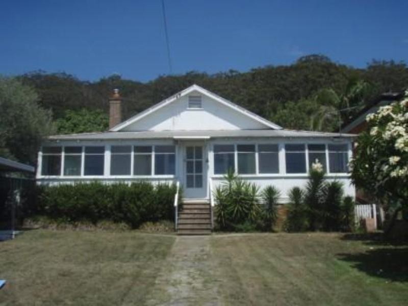 8 Cedar Crescent, Blackwall NSW 2256