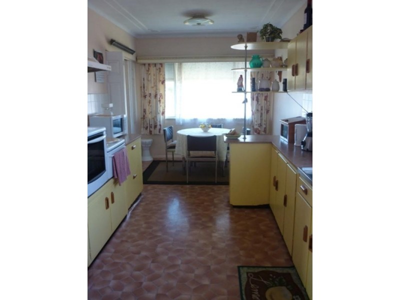 33 Honeysuckle, Umina Beach NSW 2257