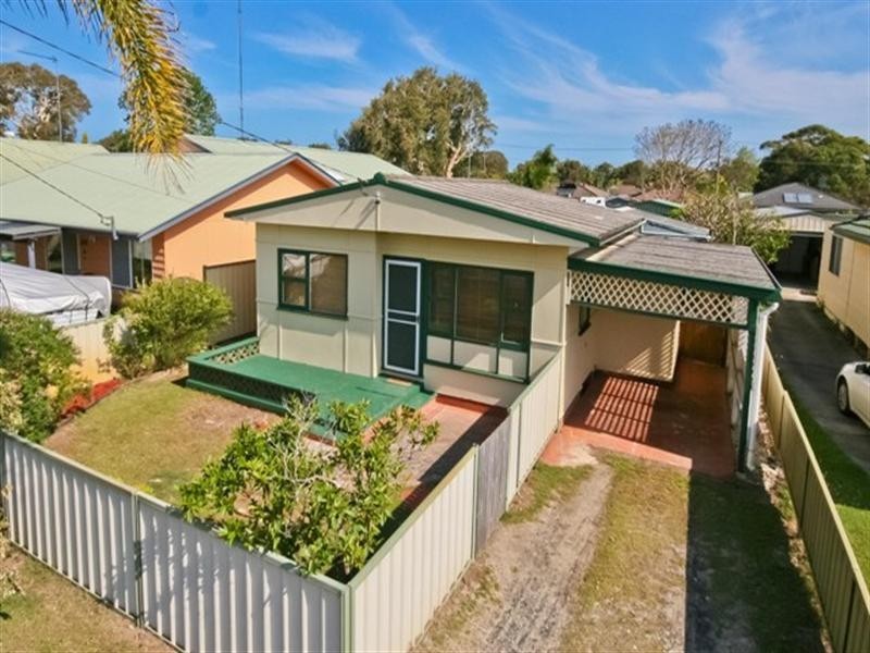 82 Dunalban Avenue, Woy Woy NSW 2256