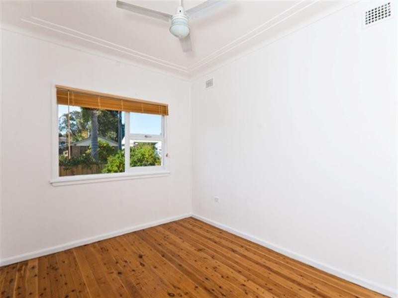 82 Dunalban Avenue, Woy Woy NSW 2256