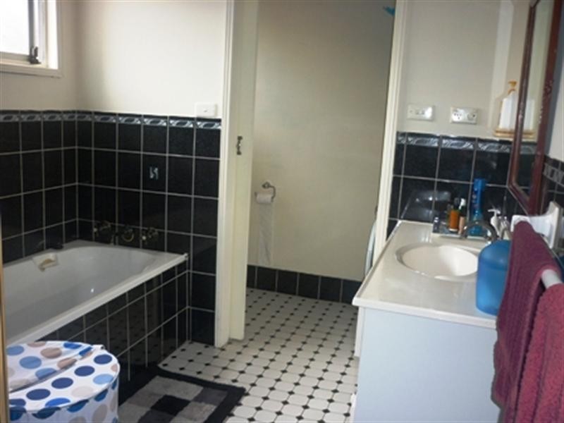 32 Wentworth Avenue, Woy Woy NSW 2256