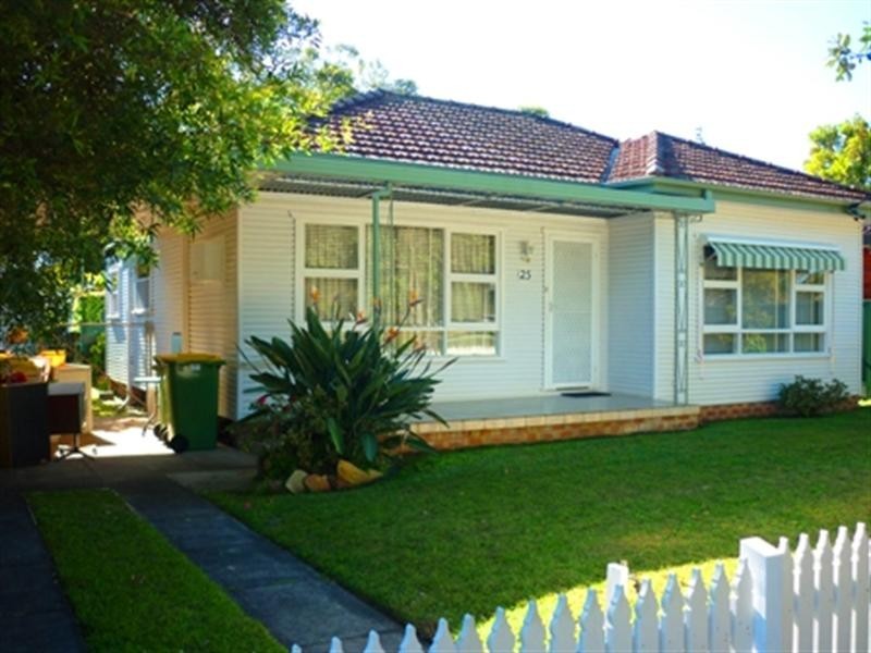 25 Florida Avenue, Woy Woy NSW 2256