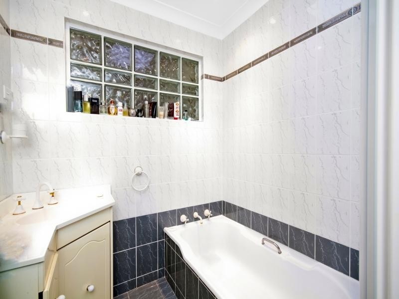 39 Dulkara Road, Woy Woy NSW 2256