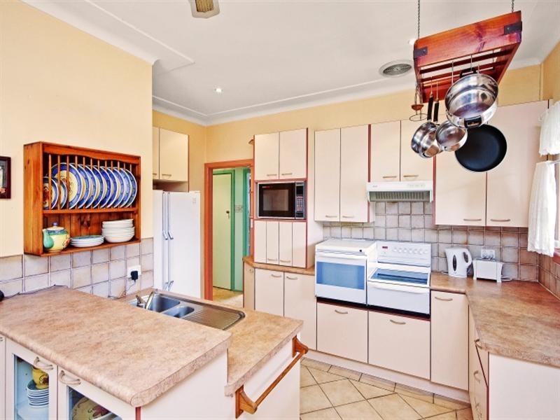 9 Terry Avenue, Woy Woy NSW 2256