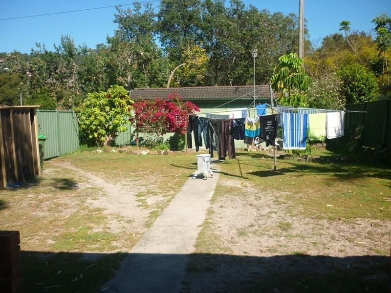 1 Lens Avenue, Umina Beach NSW 2257