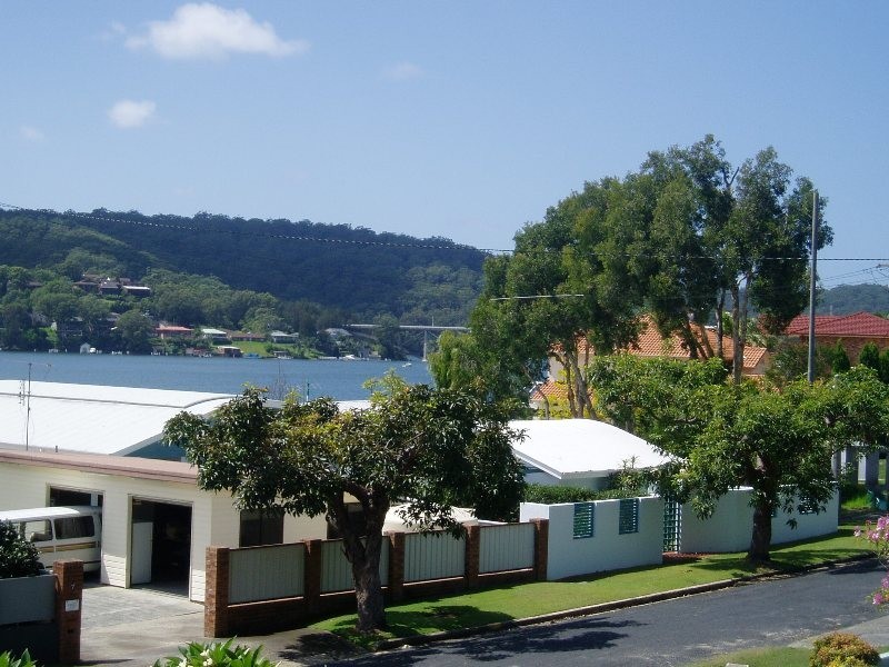 10 Cedar Crescent, Blackwall NSW 2256