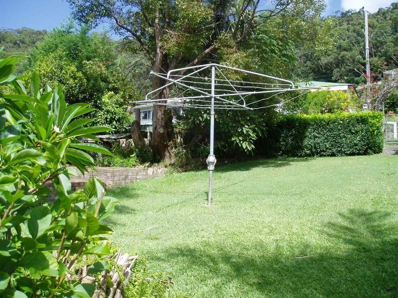 10 Cedar Crescent, Blackwall NSW 2256