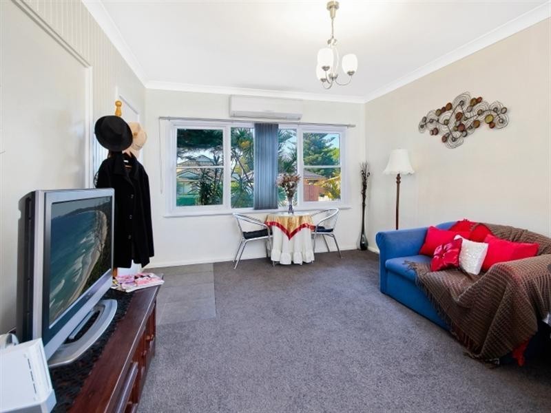 5 Dwyer Avenue, Woy Woy NSW 2256