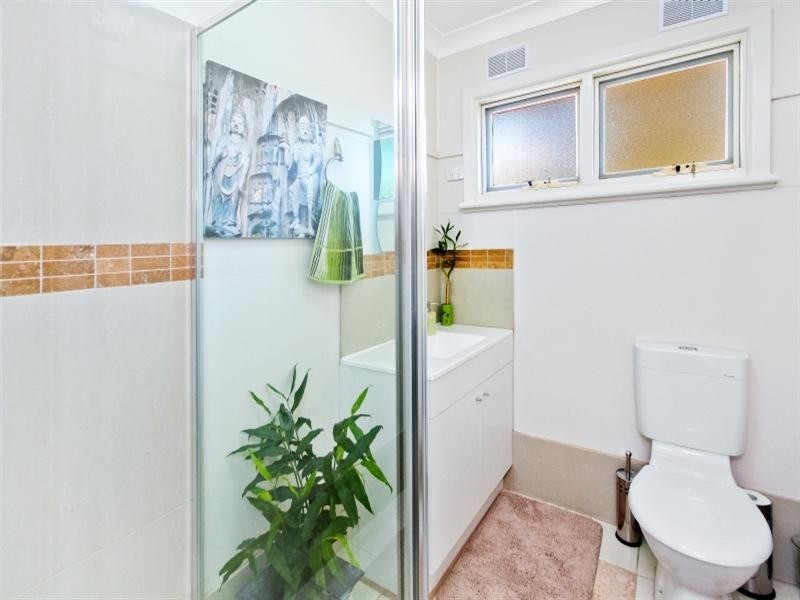 5 Dwyer Avenue, Woy Woy NSW 2256