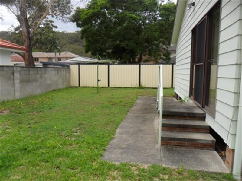 2/25 Gallipoli Avenue, Woy Woy NSW 2256