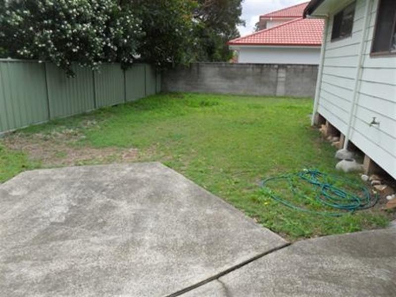 2/25 Gallipoli Avenue, Woy Woy NSW 2256
