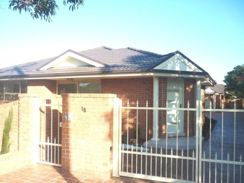 2/16 Farnell Road, Woy Woy NSW 2256