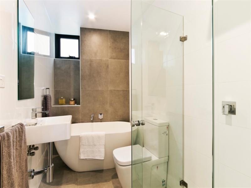 18 Augustus Street, Enmore NSW 2042