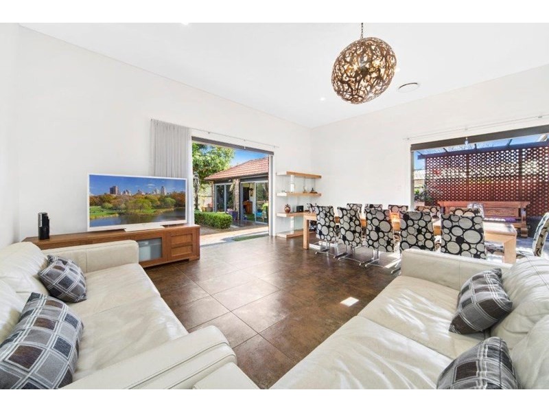 105 Tenterden Road, Botany NSW 2019