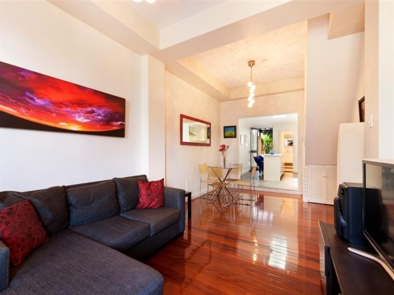 15 Council Street, St Peters NSW 2044