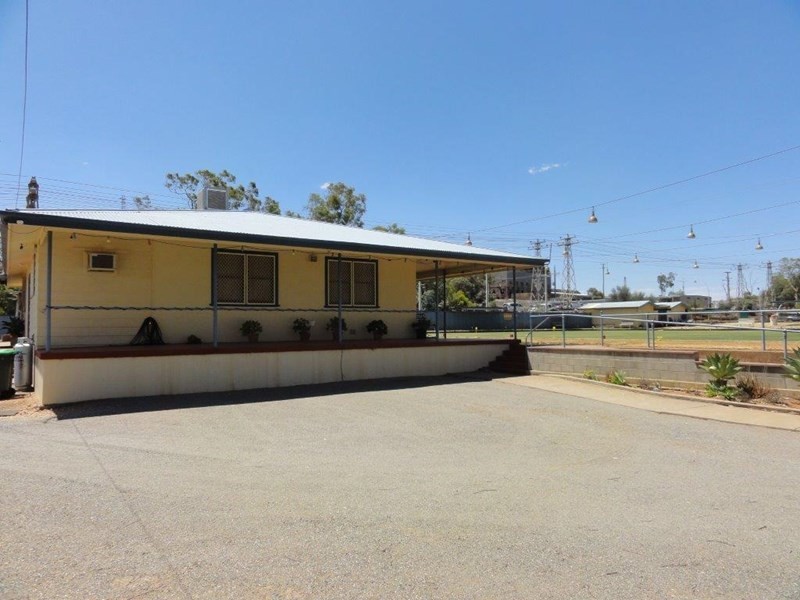 100 Eyre Street, Broken Hill NSW 2880