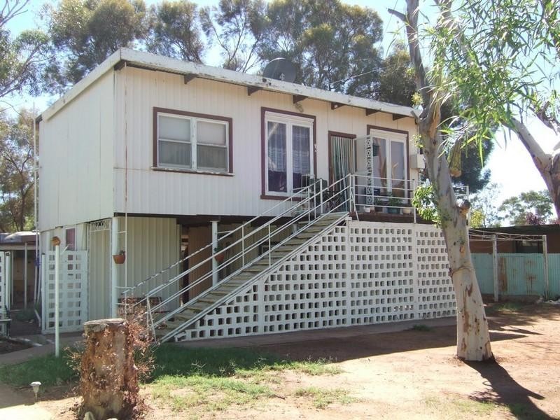 40 Lakeview Avenue, Menindee NSW 2879