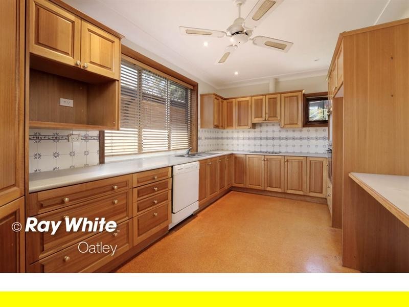 4 Dinjerra Crescent, Oatley NSW 2223