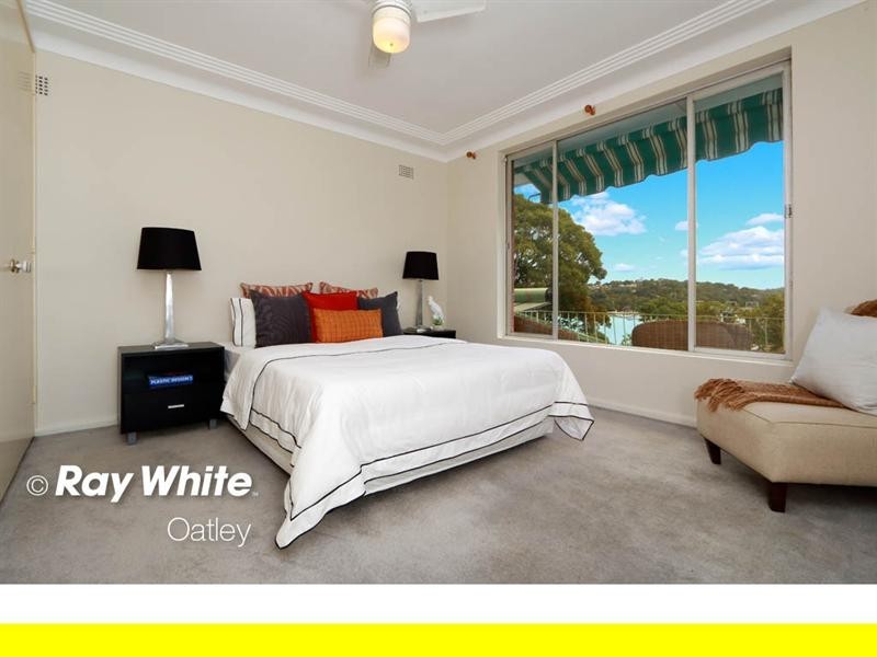 4 Dinjerra Crescent, Oatley NSW 2223