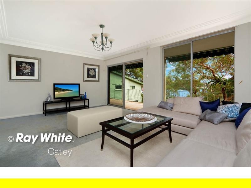 4 Dinjerra Crescent, Oatley NSW 2223