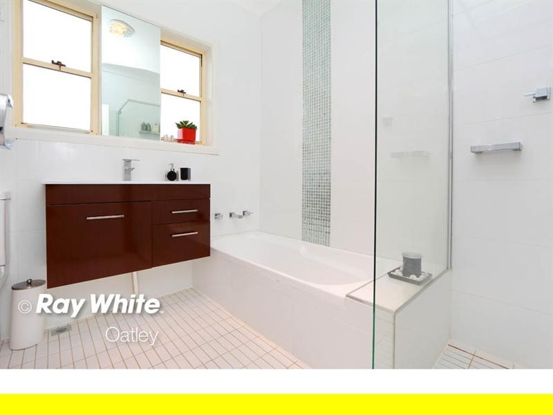 33 Holley Road, Beverly Hills NSW 2209