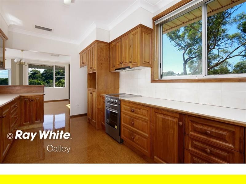 2 Dinjerra Crescent, Oatley NSW 2223