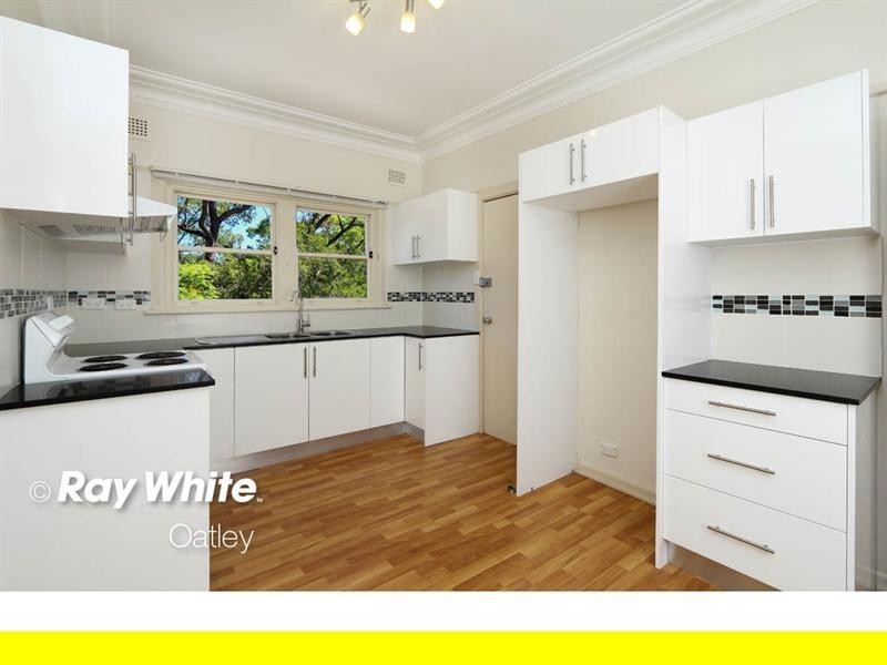 10 Ballantyne Road, Mortdale NSW 2223