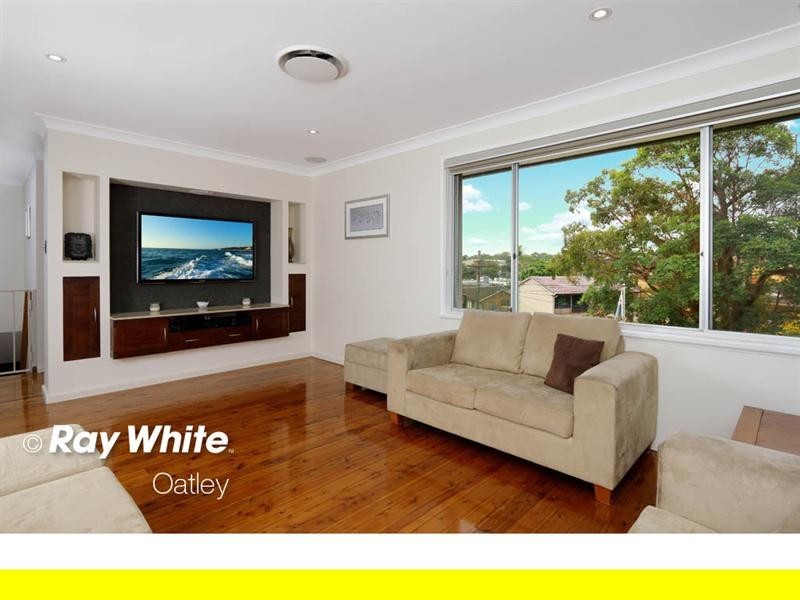 9 Fairway Avenue, Mortdale NSW 2223