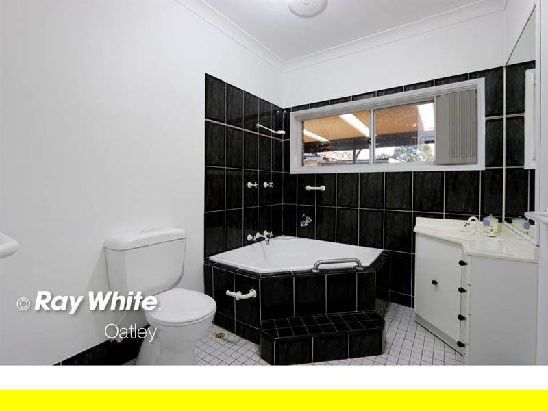 1b Isaac Street, Peakhurst NSW 2210