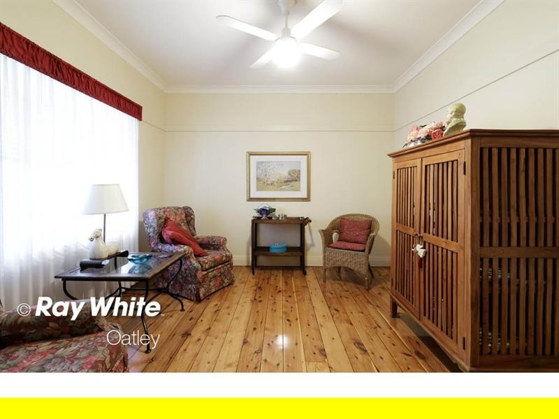 16 Wattle Street, Peakhurst NSW 2210