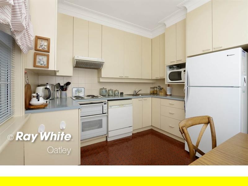 16 Wattle Street, Peakhurst NSW 2210