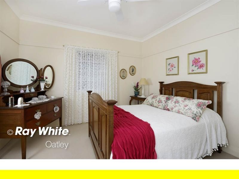 16 Wattle Street, Peakhurst NSW 2210
