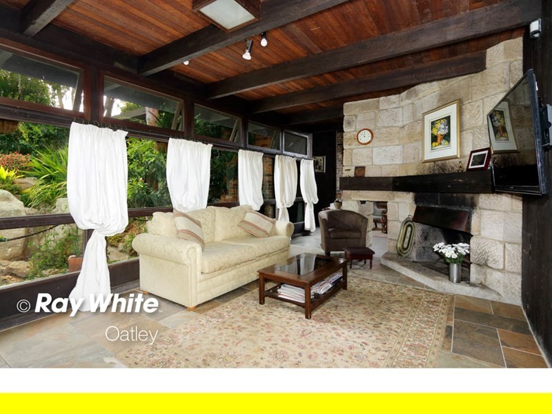 42 Jindabyne Crescent, Peakhurst Heights NSW 2210