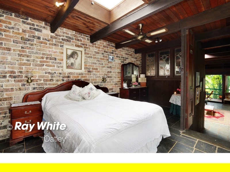 42 Jindabyne Crescent, Peakhurst Heights NSW 2210