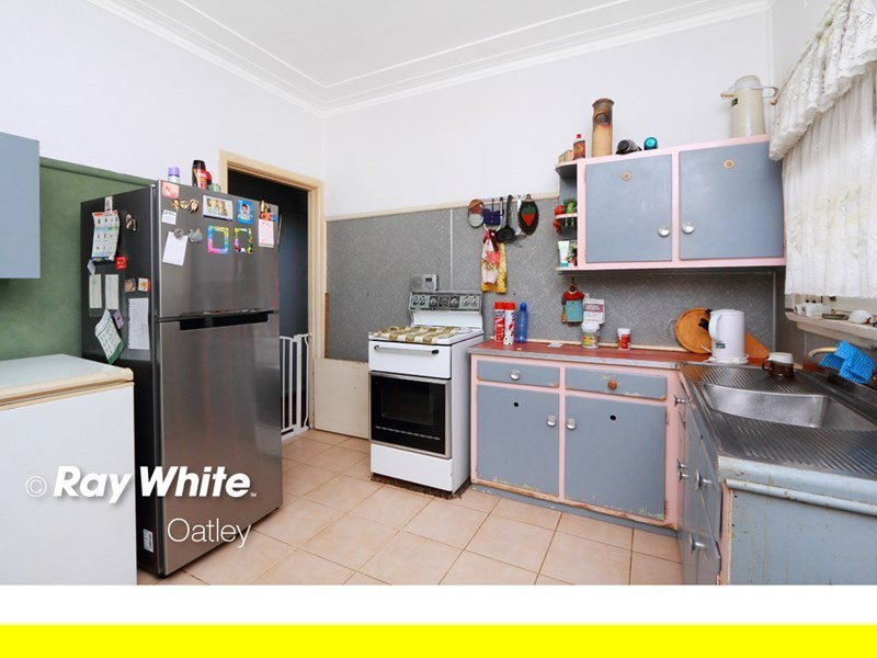 6 Coreen Avenue, Peakhurst NSW 2210