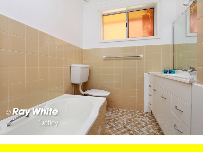 31 Jindabyne Crescent, Peakhurst Heights NSW 2210