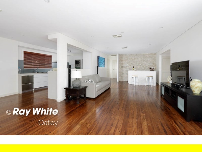 25 Gungah Bay Road (Vehicle access from Linda Ave), Oatley NSW 2223