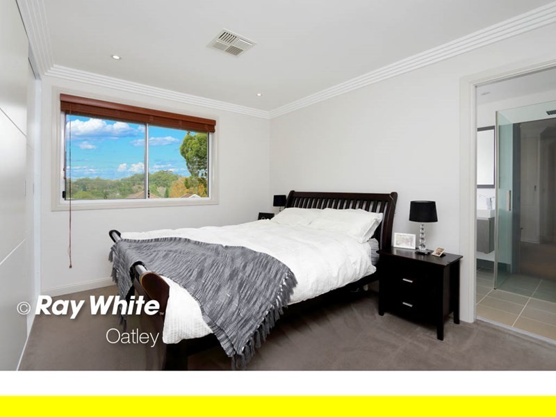 25 Gungah Bay Road (Vehicle access from Linda Ave), Oatley NSW 2223