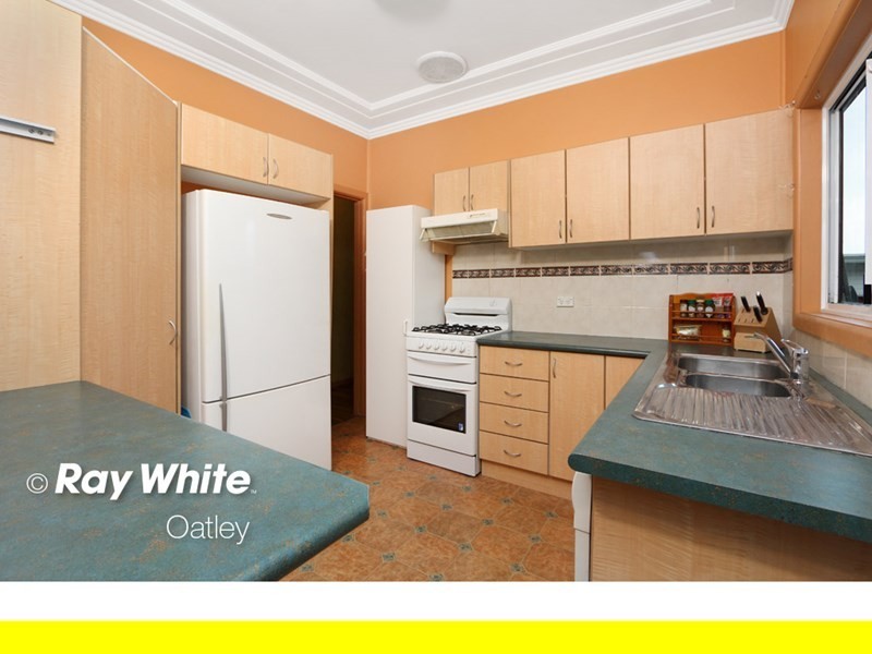 17 Hannons Avenue, Peakhurst NSW 2210