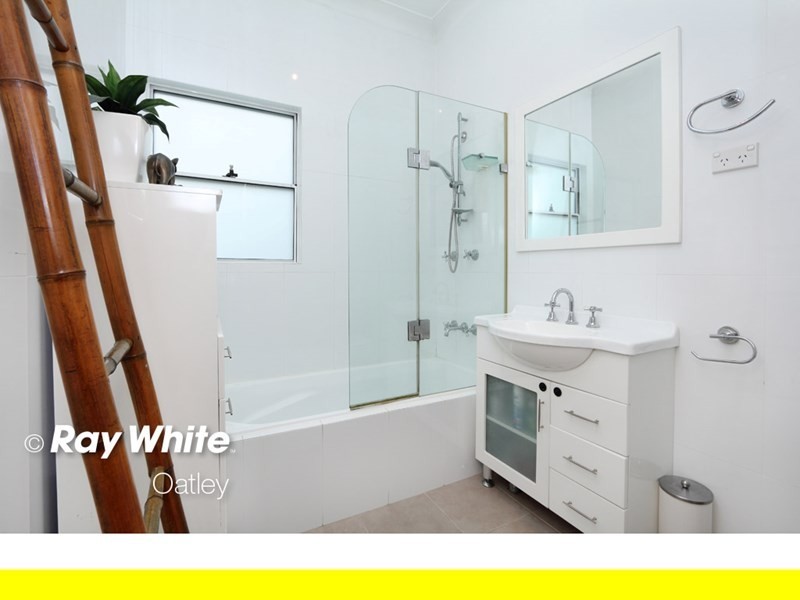 17 Hannons Avenue, Peakhurst NSW 2210