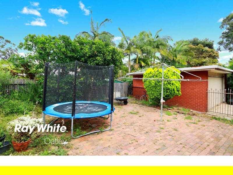 10 Kerrie Crescent, Peakhurst NSW 2210