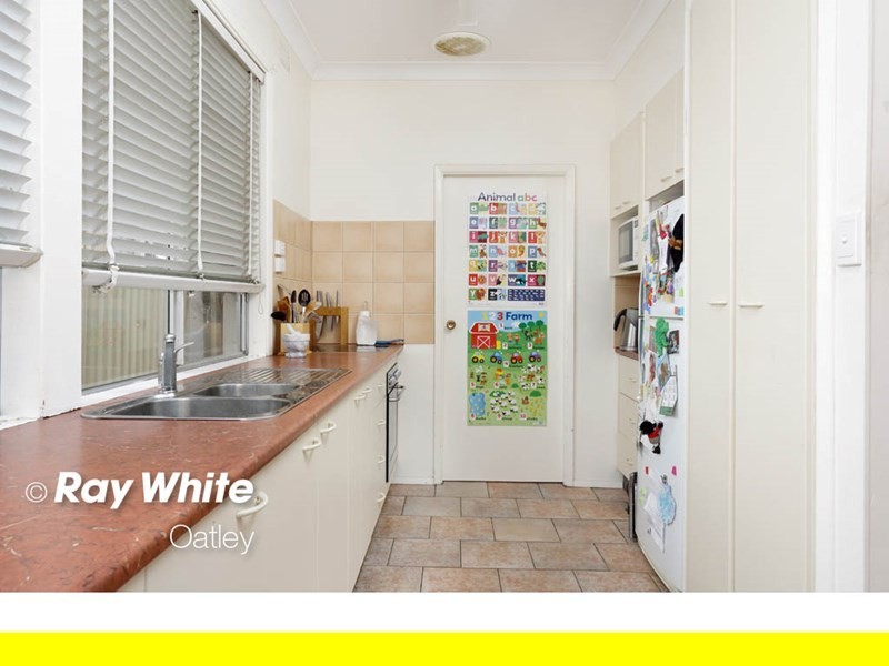 10 Kerrie Crescent, Peakhurst NSW 2210