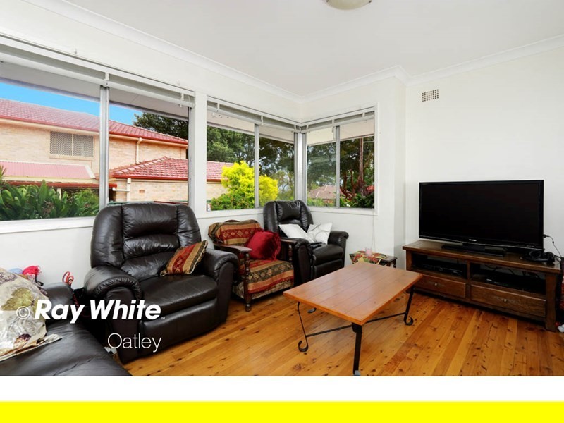 10 Kerrie Crescent, Peakhurst NSW 2210