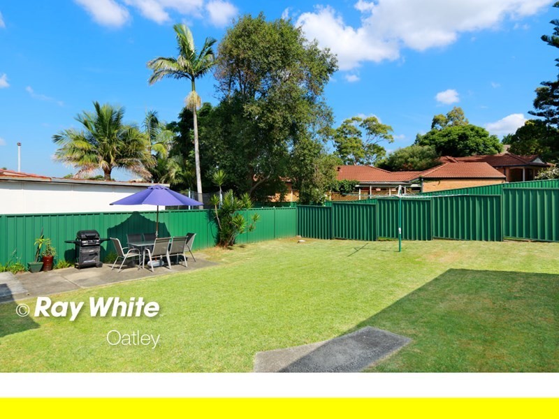 8 Forshaw Avenue, Peakhurst NSW 2210