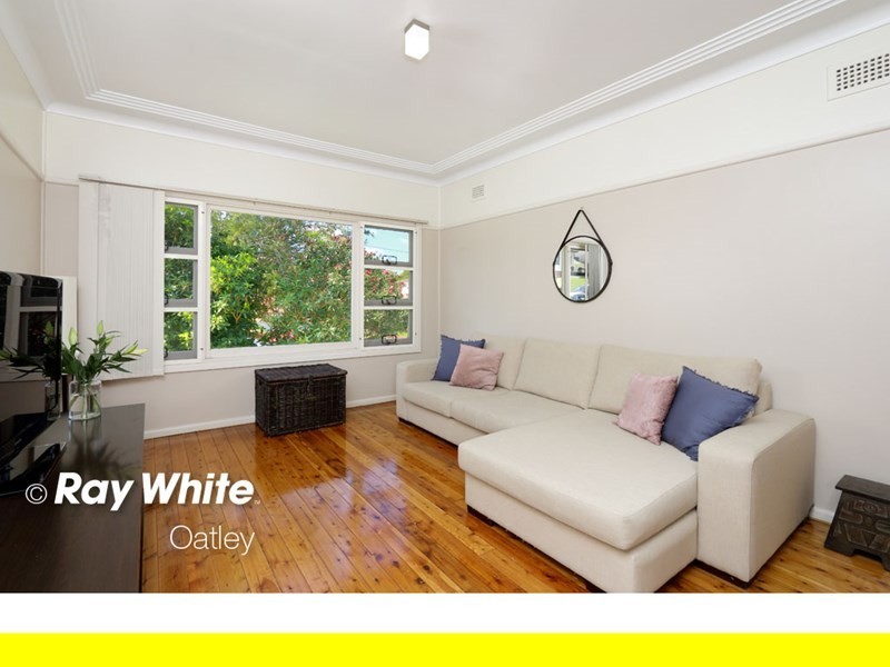 8 Forshaw Avenue, Peakhurst NSW 2210