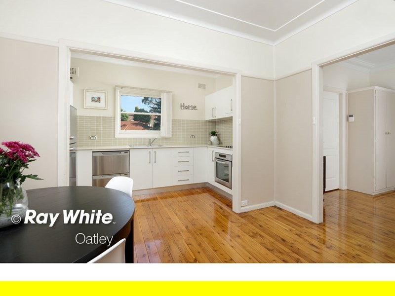 8 Forshaw Avenue, Peakhurst NSW 2210